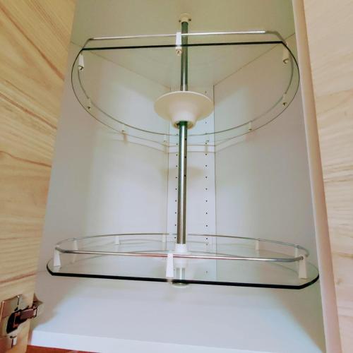 a glass chandelier in the corner of a room at Duplex Elegant in Genovés