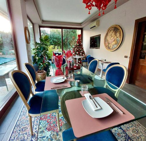 a dining room with a table and chairs and a christmas tree at Villamena in Spello