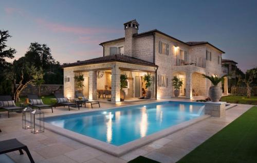 Πισίνα στο ή κοντά στο Beautiful Villa Elena with pool in Kanfanar