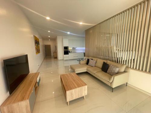 a living room with a couch and a coffee table at Edificio Victor in Praia