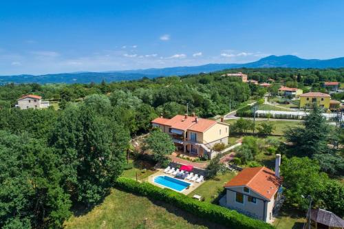 an aerial view of a house with a swimming pool at Casa Martina by Briskva in Šumber