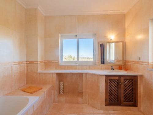 Villa Agua - Modern villa, quiet location walkable to restaurant and supermarket