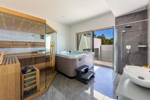 Phòng tắm tại Villa Infinity Crikvenica