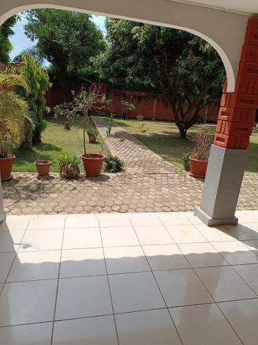 Taman di luar Villa zoe