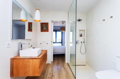 a bathroom with a sink and a shower at Casa Marina in Costa Teguise