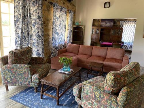 Lovely 3 bed house in Juliasdale - 2273