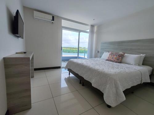 Postel nebo postele na pokoji v ubytování Puerto Azul Residences