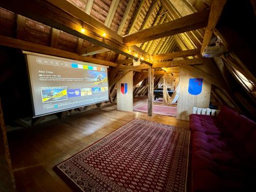 TV a/nebo společenská místnost v ubytování Zum Alten Marstall - Eventscheune für Gruppen tagen - feiern - übernachten