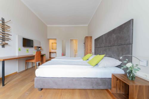 Postel nebo postele na pokoji v ubytování eee Hotel Perg