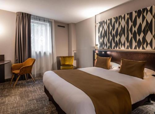 Postel nebo postele na pokoji v ubytování Brit Hotel Du Stade Rennes Ouest