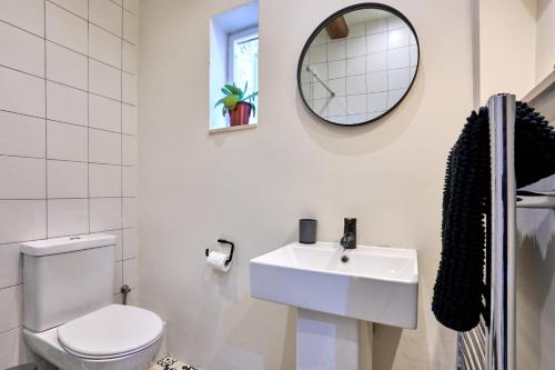 a bathroom with a sink and a toilet and a mirror at 12 -16 , Pacifiku Scicluna in Birgu