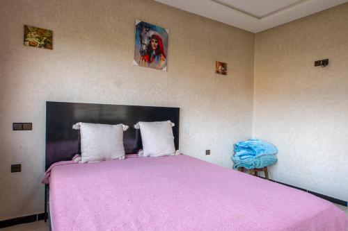 Bab Alas apartments N2 in Ourika valleyにあるベッド