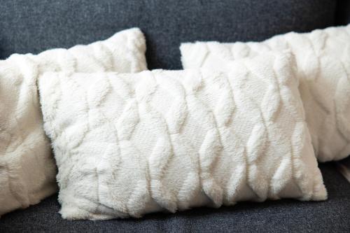 a close up of two white pillows on a couch at OrestaLiving - BrigittineurLände in Vienna