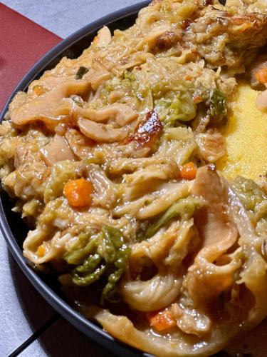 a bowl of food with noodles and vegetables at Le camere del Sal8 al Parco in Villasanta