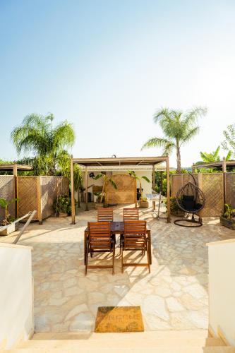 Un patio o zona al aire libre en Τhalasso Palace Homes