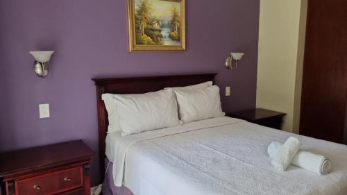 a bedroom with a bed with two towels on it at Villa D este in Kimberley
