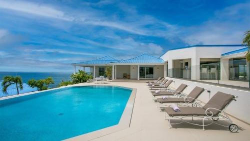 Luxurious 5BR Villa With Panoramic View