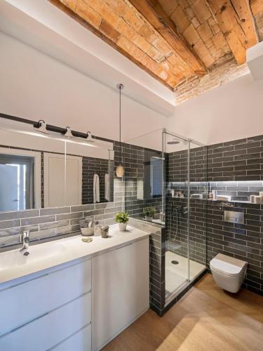 Pau Claris - Design apt next to Paseo de Gracia