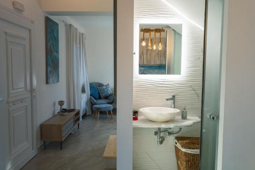 Un baño de Τhalasso Palace Homes