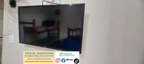 a flat screen tv hanging on a wall at Arraial do Cabo – Subuai Village - Aluguel Econômico in Arraial do Cabo