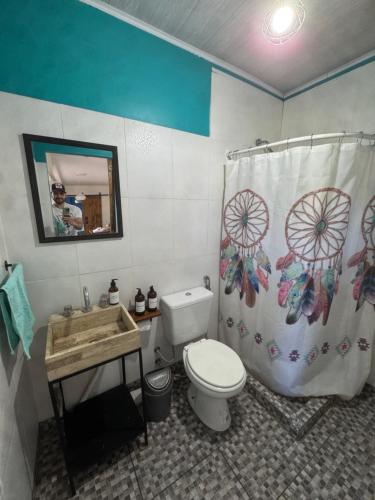 Koupelna v ubytování Casita Container al rio y a 30 min del Mar!