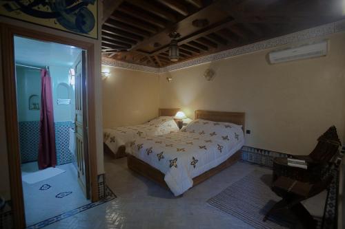 Posteľ alebo postele v izbe v ubytovaní Riad Dar Ziryab