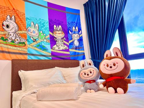Una cama o camas en una habitación de Legoland - HappyWonder Suite for Family ,Cozy, Wifi with Nice Garden Pool View!