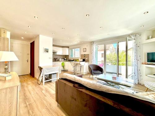 Photo de la galerie de l'établissement Spacieux F3 à Annecy, proche centre, balcon, parking, vélos et Wi-Fi - FR-1-432-87, à Annecy