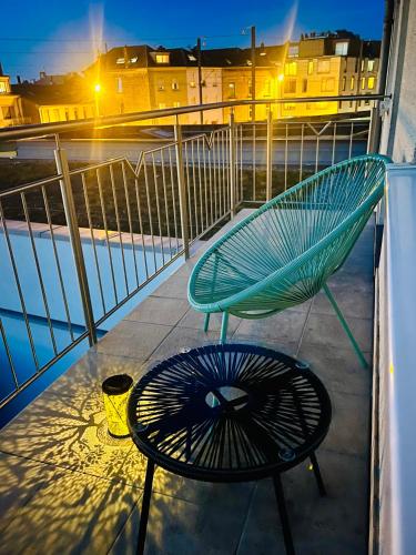Μπαλκόνι ή βεράντα στο Comfy stay in modern 2-bdr apartment near downtown