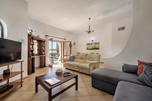 Exclusive Retreat in Vilamoura, private pool, off-street parking, Free AC wifi