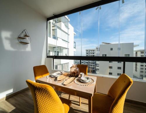 Un lugar para sentarse en Chic 2 chambres balcon vue panoramique et piscine