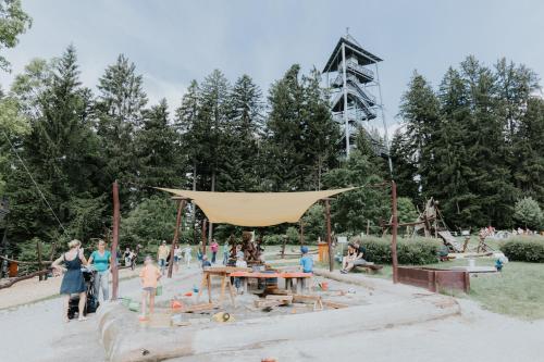 a group of people standing around a play park at HEIMATEL - Bodensee Residenz Allgäu in Scheidegg