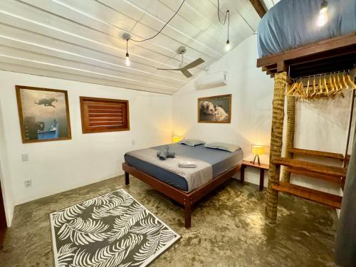 a bedroom with a bed and a piano at Casa do Romeu in Icaraí