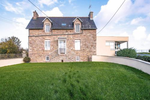 Dans la campagne d'Erquy, grande maison pour 6