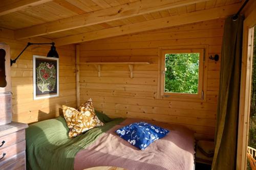 Postel nebo postele na pokoji v ubytování Hüttchen ganzjährig nutzbar mit Kamin&Sauna