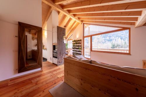 Kuchyň nebo kuchyňský kout v ubytování GreenWood Chalet - Spacious Alpine Retreat with Mountain Views