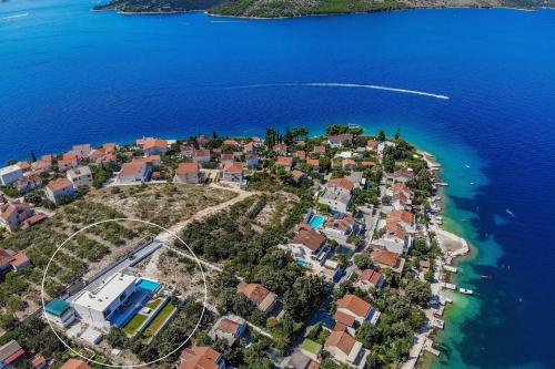 Villa Paloma Blanca 4-bedroom villa with sea views