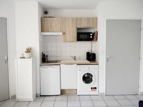 Photo de la galerie de l'établissement Economique - T2 Intramuros avec Balcon et Parking privé, à Avignon