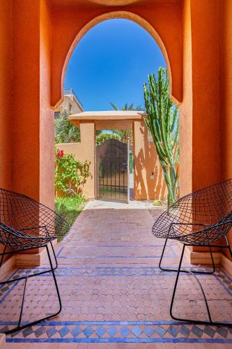 Un patio o zona al aire libre en Villa Riad Targa 10 min de GUELIZ Piscine privee