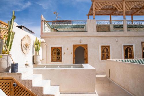 Un balcón o terraza en Riad Eden Dorient