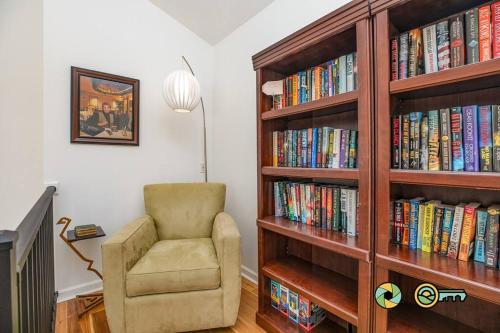a living room with a book shelf filled with books at The Swirling Bird in Basye