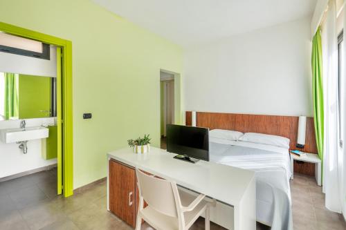 TV a/nebo společenská místnost v ubytování VOI Alimini Resort