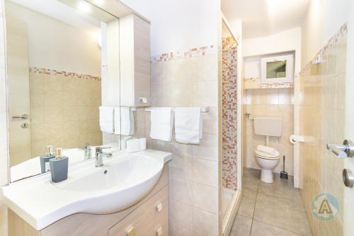 A bathroom at Appartamenti di Catia a due passi dal mare