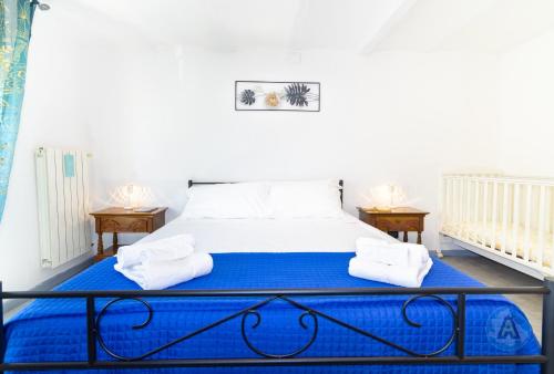 A bed or beds in a room at Appartamenti di Catia a due passi dal mare