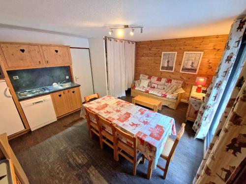 2 Pièces+Cabine, 6-8 Pers, 42m², Coeur Station, Près Pistes, TV, DVD - FR-1-265-220