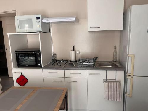 Photo de la galerie de l'établissement Appart chez hôte 40m2 type 2 avec jardin bbq, à Six-Fours-les-Plages