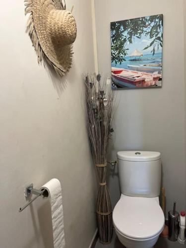 Photo de la galerie de l'établissement Appart chez hôte 40m2 type 2 avec jardin bbq, à Six-Fours-les-Plages