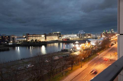 Liverpool Mersey View Stay with Free Parking photo 37