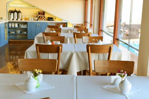 Un restaurant u otro lugar para comer en Tandapata Boutique Hotel