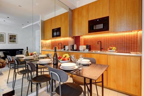 Photo de la galerie de l'établissement Bluestay 298 - Magnifique appartement à Paris, à Paris